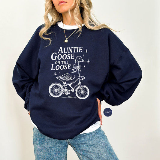 Auntie Goose On The Loose Sweatshirt – Cute Aunt Gift, Baby Shower & Pregnancy Announcement