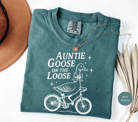 Auntie Goose On The Loose Shirt – Cute Aunt Gift, Goose Graphic Tee for Aunt