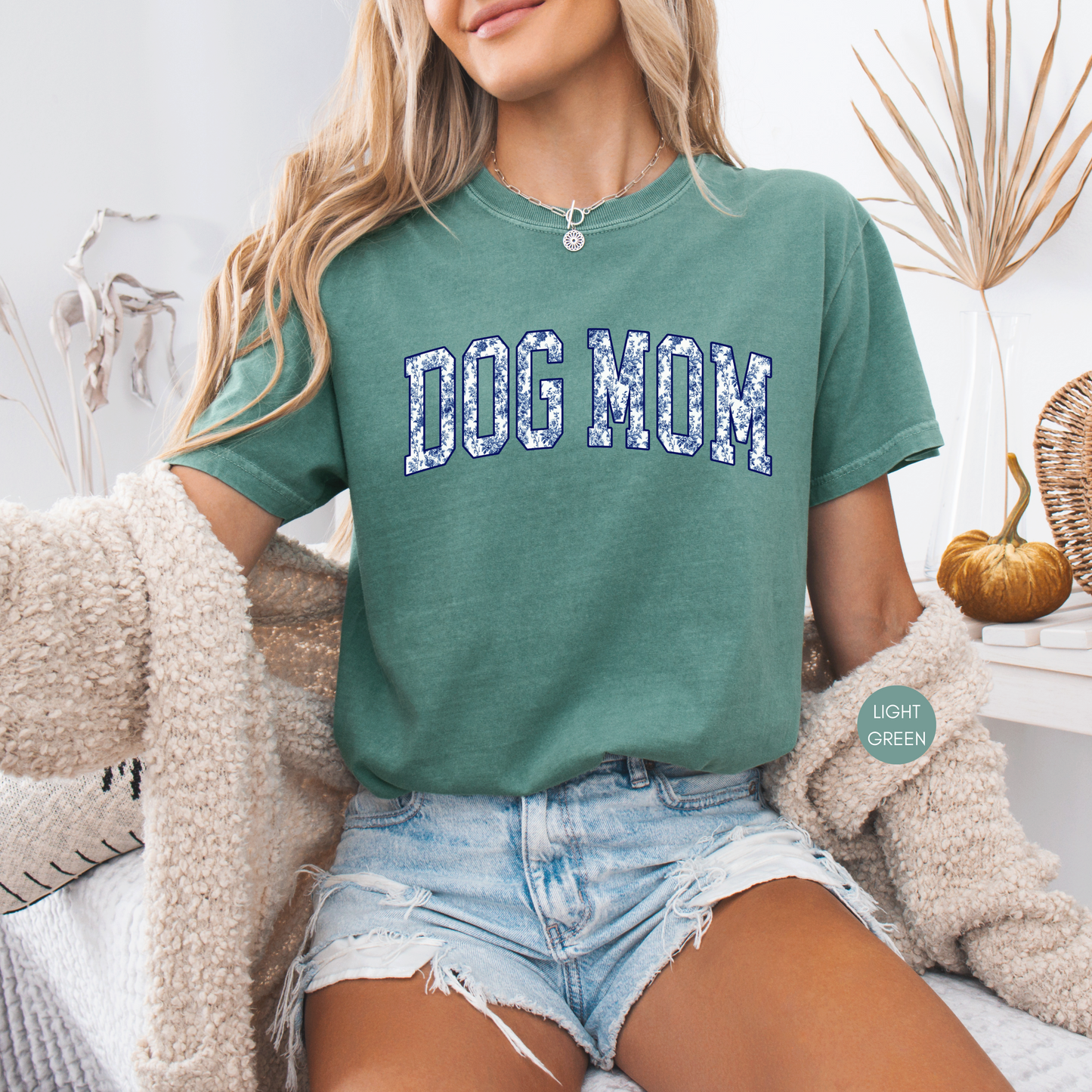 Dog Mom Floral T-Shirt – Cute Berry Graphic Tee Gift for Dog Lovers