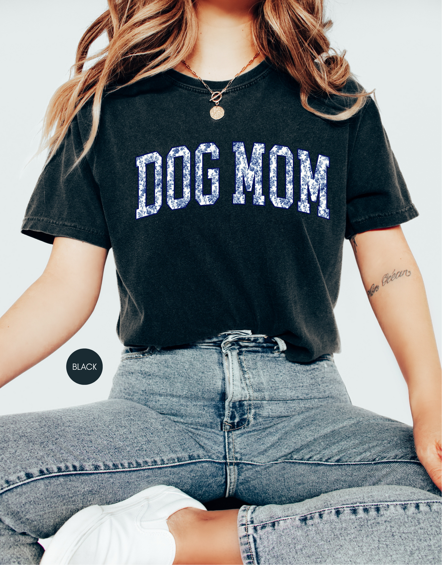 Dog Mom Floral T-Shirt – Cute Berry Graphic Tee Gift for Dog Lovers