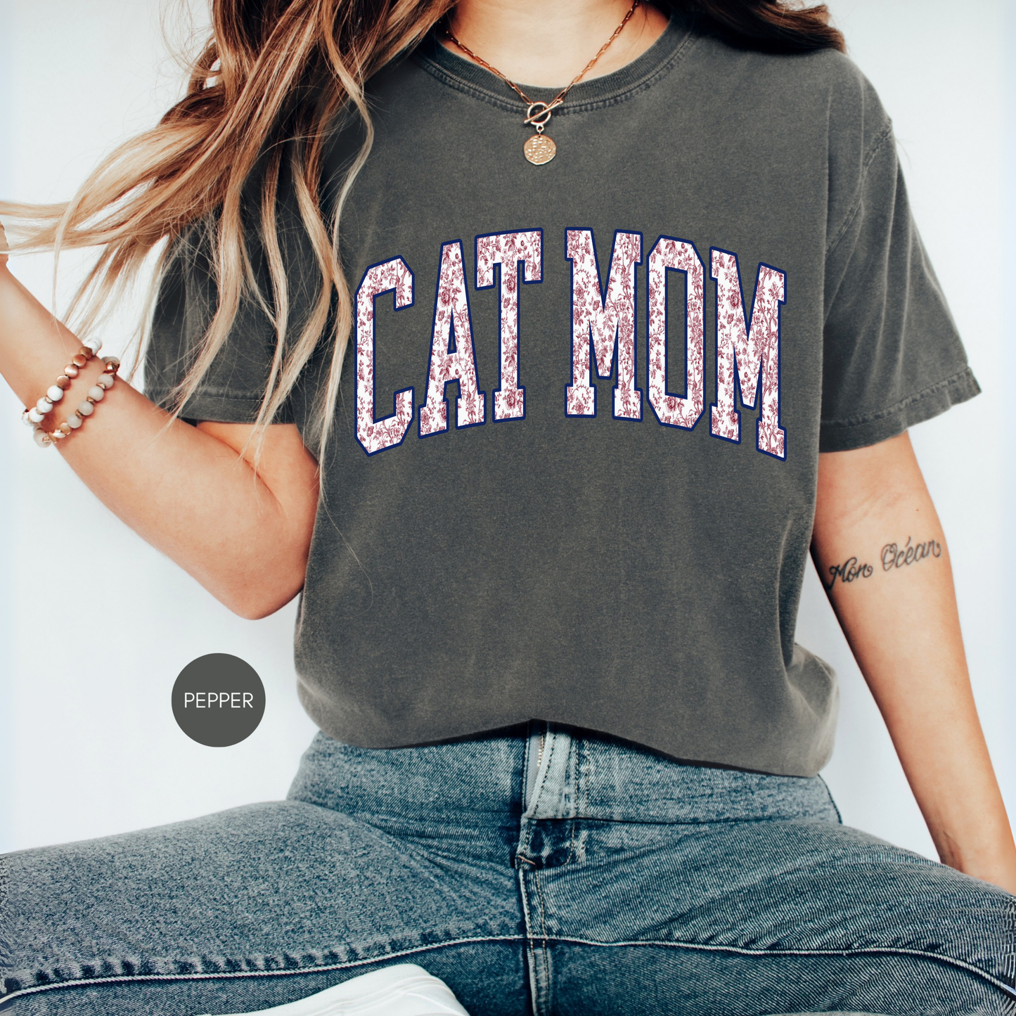 Cat Mom Floral T-Shirt – Cute Navy Graphic Tee Gift for Cat Lovers