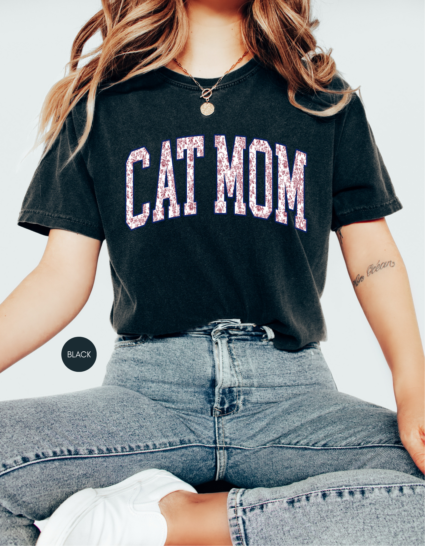 Cat Mom Floral T-Shirt – Cute Navy Graphic Tee Gift for Cat Lovers