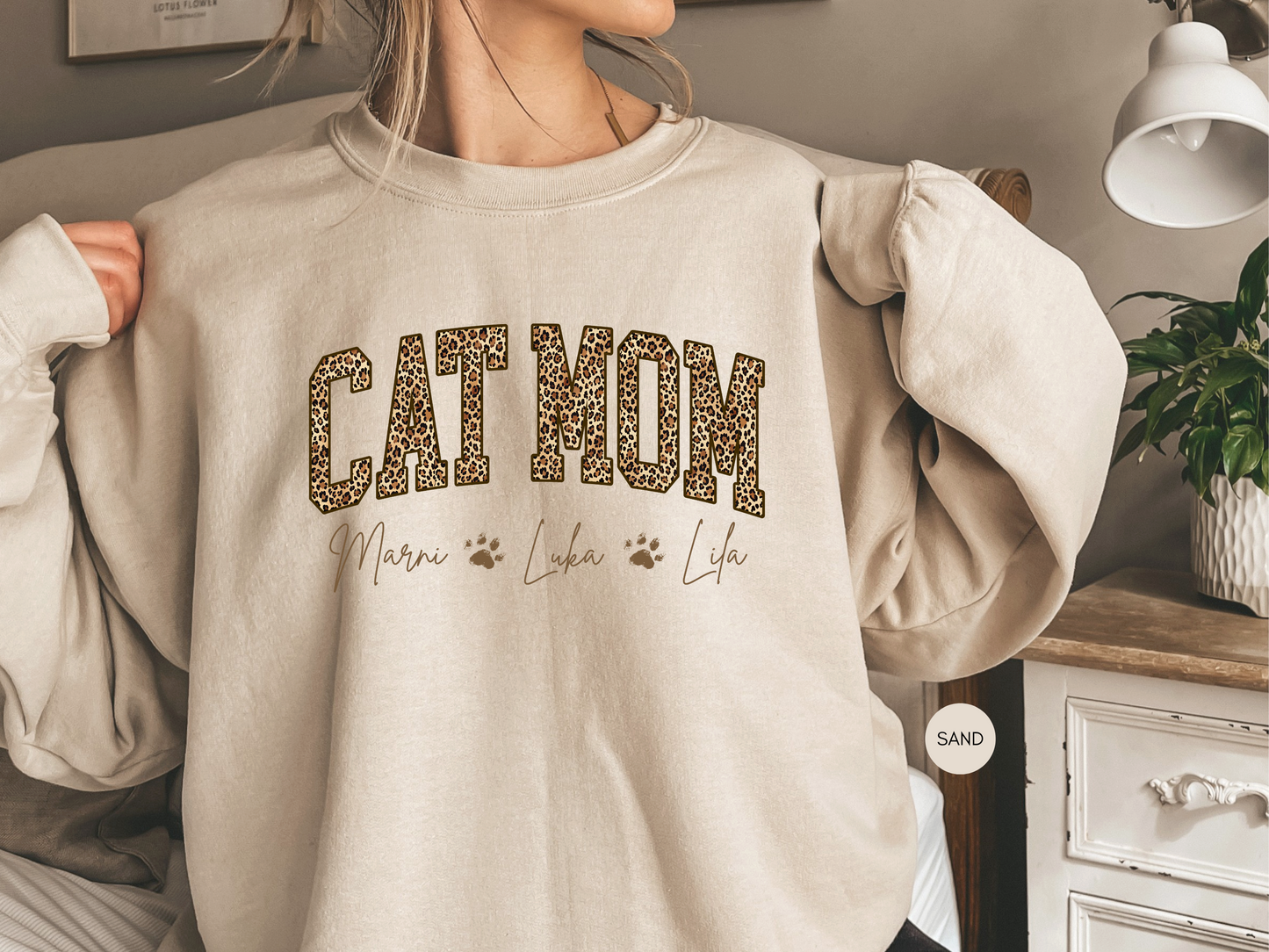 Personalized Cat Mom Leopard Sweatshirt – Custom Pet Name Crewneck Gift for Cat Lovers