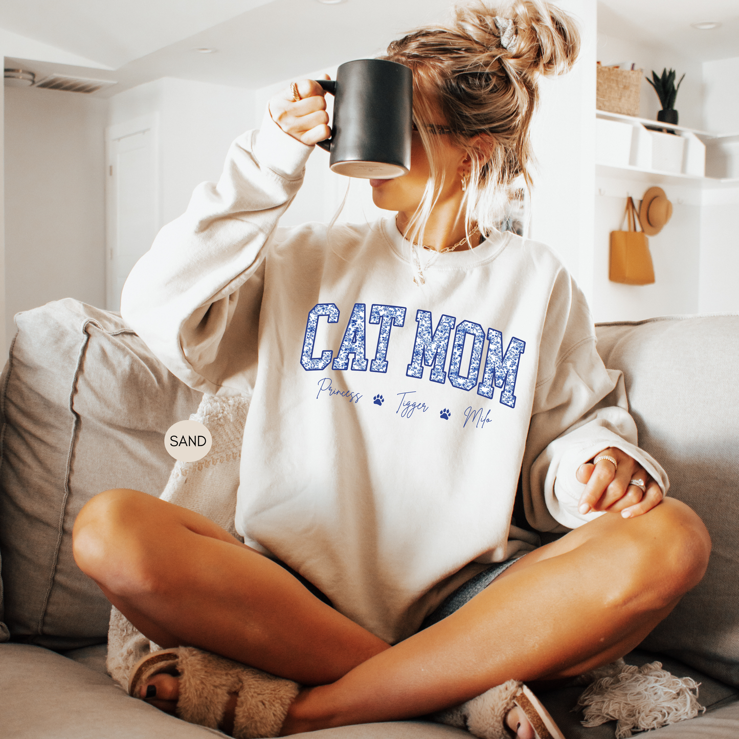 Personalized Cat Mom Floral Sweatshirt – Custom Pet Name Navy Crewneck Gift for Cat Lovers