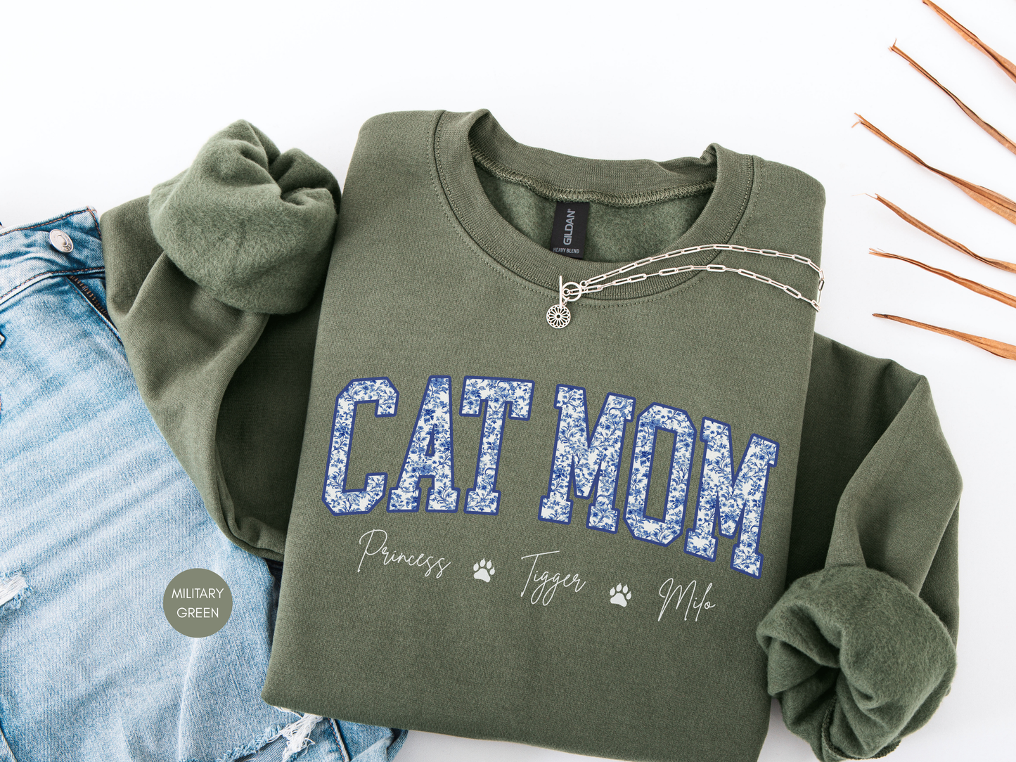 Personalized Cat Mom Floral Sweatshirt – Custom Pet Name Navy Crewneck Gift for Cat Lovers