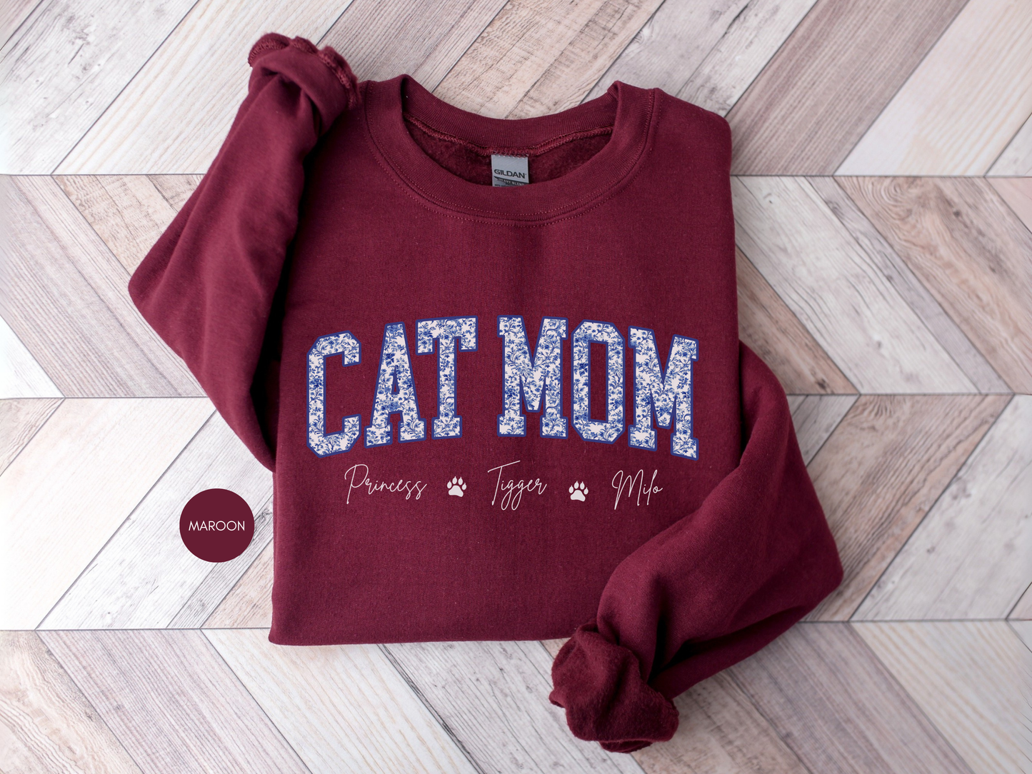 Personalized Cat Mom Floral Sweatshirt – Custom Pet Name Navy Crewneck Gift for Cat Lovers