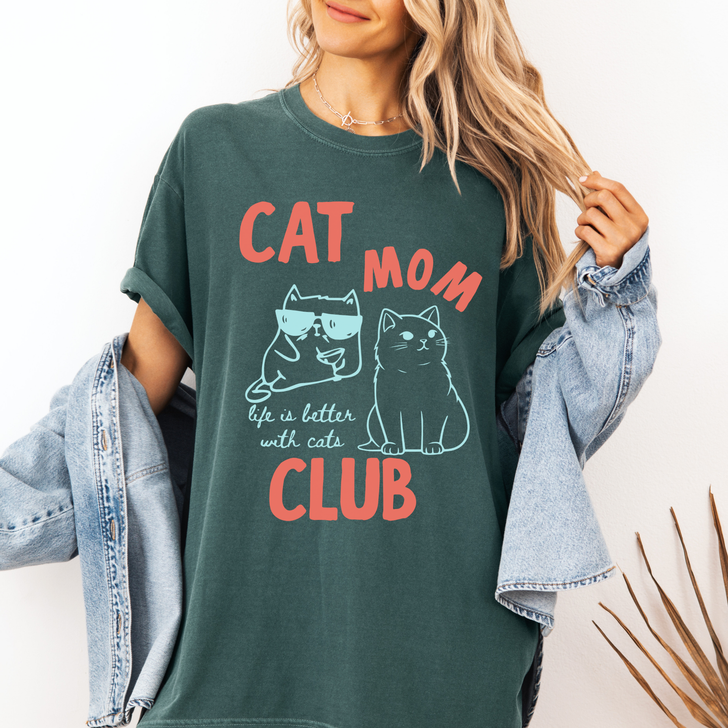 Cat Mom Club Shirt with cute cat design – funny cat lover t-shirt for women