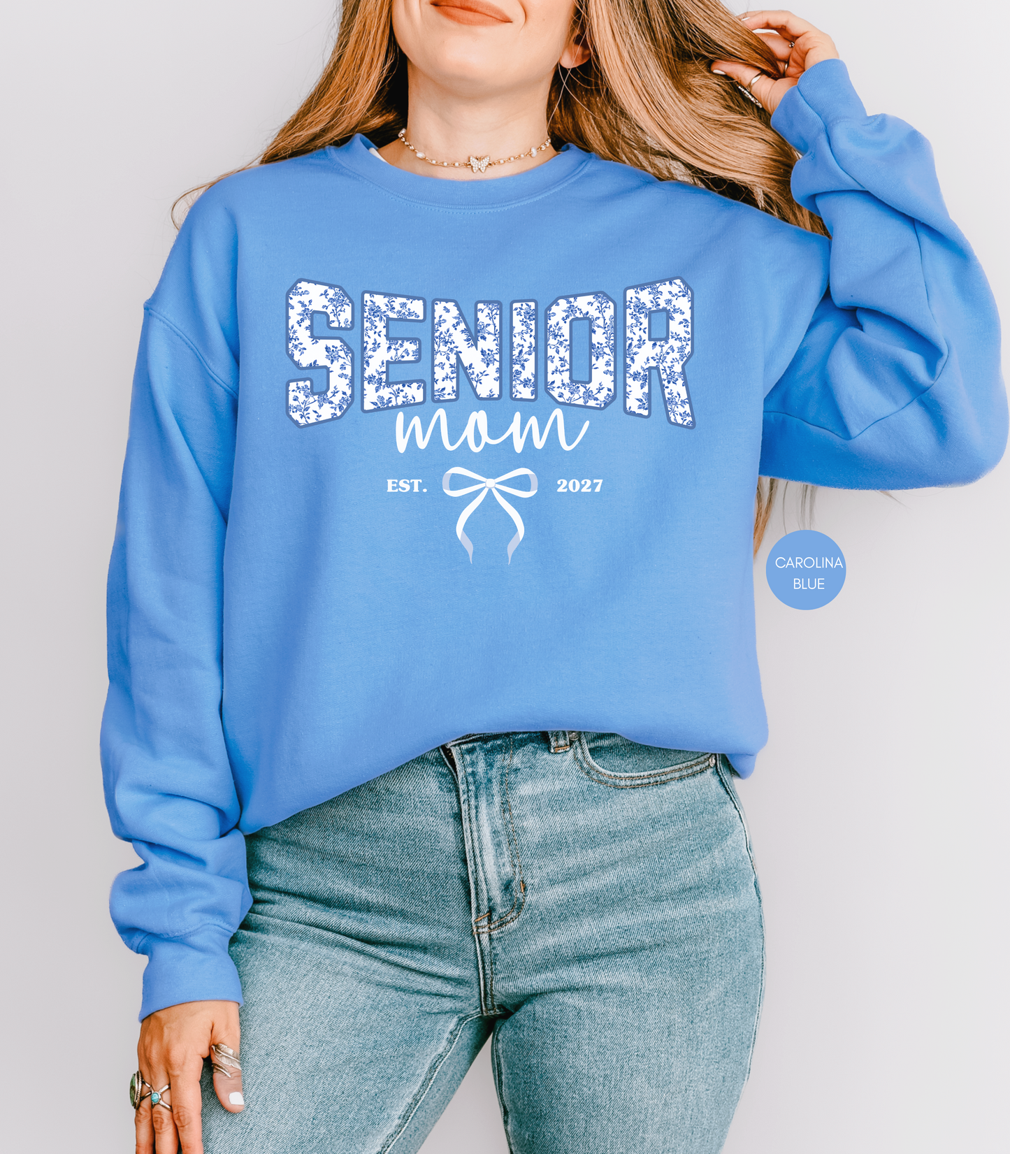 Senior Mom 2027 Blue Toile Bow Sweatshirt | Proud Senior Mom Gift