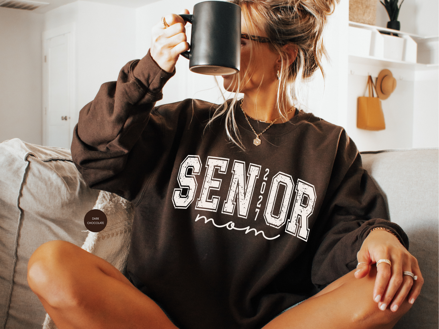 Senior Mom 2027 varsity crewneck sweatshirt for proud Class of 2027 moms, perfect for football games, senior night, and graduation.